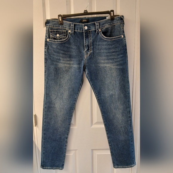 True Religion Rocco Relaxed Skinny Jeans Medium Wash 36x32 Flap Pockets NWT - Picture 1 of 10